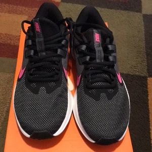 Women’s Nike Shoes brand new